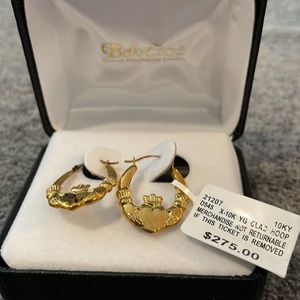 NWB 10k gold claddagh earrings